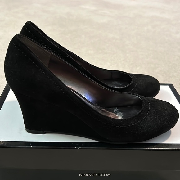 Nine West Suede Pumps - Picture 2 of 7